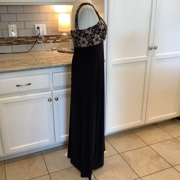 R & M Richards Two-Piece Maxi Dress and Shrug Size 10 Black and Gold - Picture 6 of 13